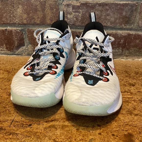 NIKE‎ Giannis Immortality Shoes in White Blue Red Basketball Shoes